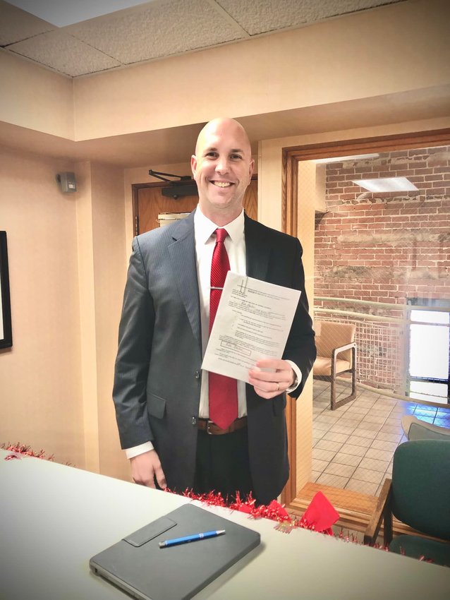Commissioner Kyle Becker completes his application to run for Mayor of Apopka in the 2022 election.